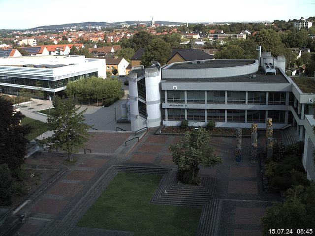 Foto der Webcam: Verwaltungsgebäude, Innenhof mit Audimax, Hörsaal-Gebäude 1