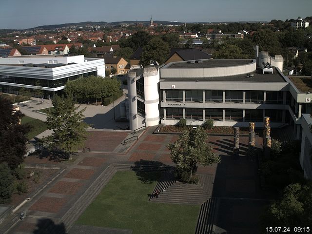 Foto der Webcam: Verwaltungsgebäude, Innenhof mit Audimax, Hörsaal-Gebäude 1