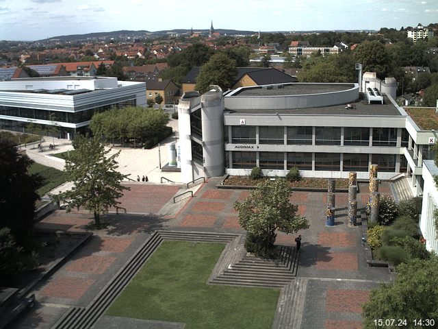 Foto der Webcam: Verwaltungsgebäude, Innenhof mit Audimax, Hörsaal-Gebäude 1