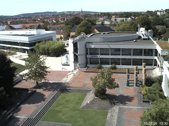 Foto der Webcam: Verwaltungsgebäude, Innenhof mit Audimax, Hörsaal-Gebäude 1