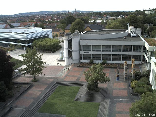 Foto der Webcam: Verwaltungsgebäude, Innenhof mit Audimax, Hörsaal-Gebäude 1