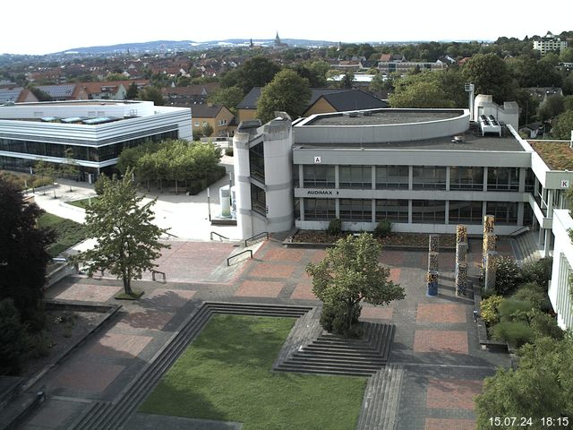 Foto der Webcam: Verwaltungsgebäude, Innenhof mit Audimax, Hörsaal-Gebäude 1