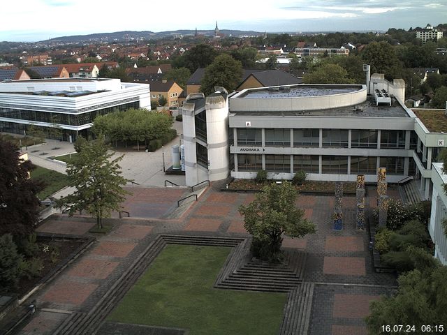 Foto der Webcam: Verwaltungsgebäude, Innenhof mit Audimax, Hörsaal-Gebäude 1