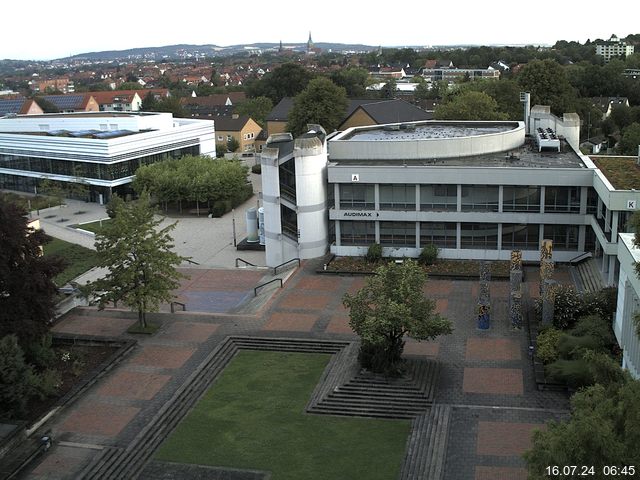 Foto der Webcam: Verwaltungsgebäude, Innenhof mit Audimax, Hörsaal-Gebäude 1