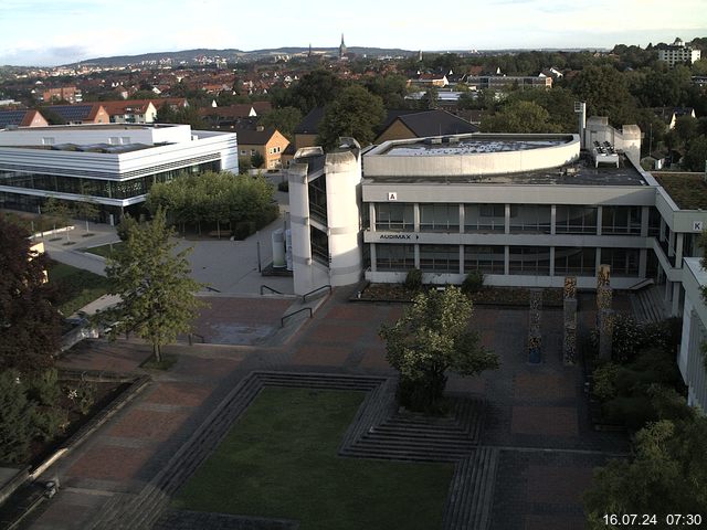 Foto der Webcam: Verwaltungsgebäude, Innenhof mit Audimax, Hörsaal-Gebäude 1