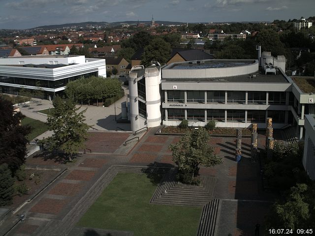 Foto der Webcam: Verwaltungsgebäude, Innenhof mit Audimax, Hörsaal-Gebäude 1