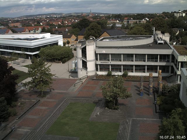 Foto der Webcam: Verwaltungsgebäude, Innenhof mit Audimax, Hörsaal-Gebäude 1