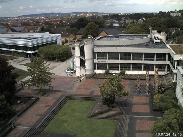 Foto der Webcam: Verwaltungsgebäude, Innenhof mit Audimax, Hörsaal-Gebäude 1