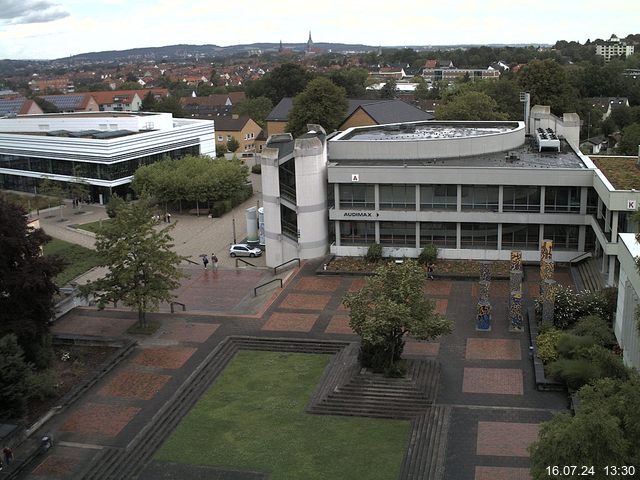 Foto der Webcam: Verwaltungsgebäude, Innenhof mit Audimax, Hörsaal-Gebäude 1