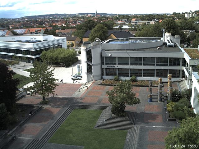 Foto der Webcam: Verwaltungsgebäude, Innenhof mit Audimax, Hörsaal-Gebäude 1