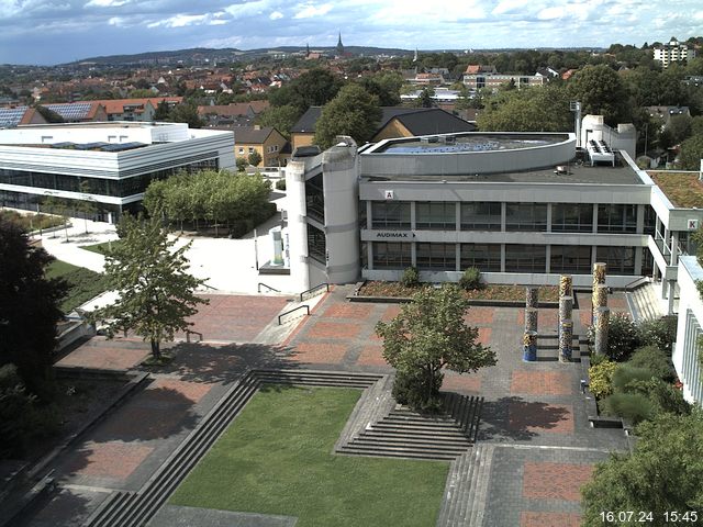 Foto der Webcam: Verwaltungsgebäude, Innenhof mit Audimax, Hörsaal-Gebäude 1