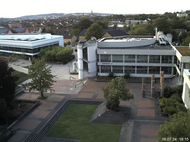 Foto der Webcam: Verwaltungsgebäude, Innenhof mit Audimax, Hörsaal-Gebäude 1