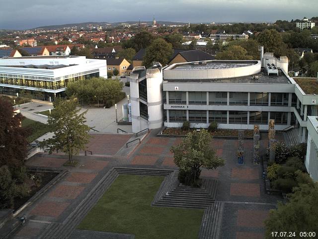 Foto der Webcam: Verwaltungsgebäude, Innenhof mit Audimax, Hörsaal-Gebäude 1