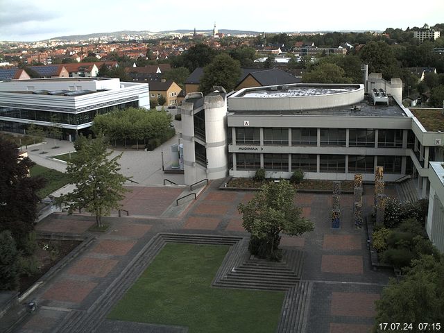 Foto der Webcam: Verwaltungsgebäude, Innenhof mit Audimax, Hörsaal-Gebäude 1