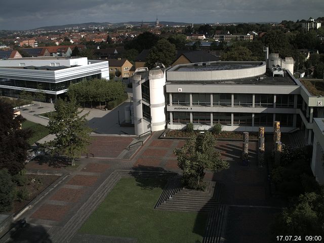 Foto der Webcam: Verwaltungsgebäude, Innenhof mit Audimax, Hörsaal-Gebäude 1