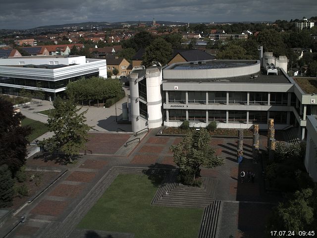 Foto der Webcam: Verwaltungsgebäude, Innenhof mit Audimax, Hörsaal-Gebäude 1