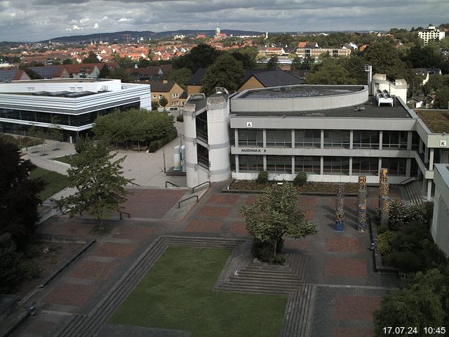 Foto der Webcam: Verwaltungsgebäude, Innenhof mit Audimax, Hörsaal-Gebäude 1