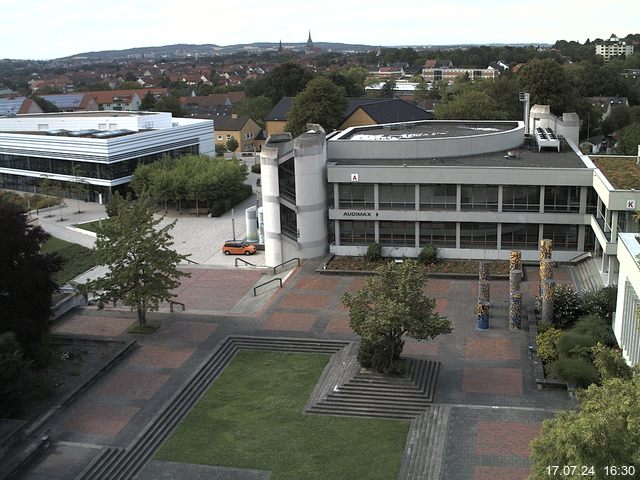 Foto der Webcam: Verwaltungsgebäude, Innenhof mit Audimax, Hörsaal-Gebäude 1