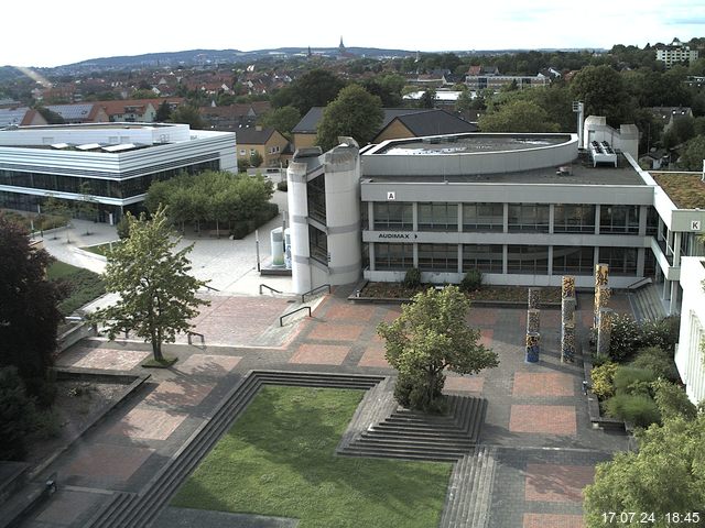 Foto der Webcam: Verwaltungsgebäude, Innenhof mit Audimax, Hörsaal-Gebäude 1