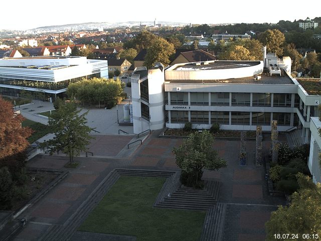 Foto der Webcam: Verwaltungsgebäude, Innenhof mit Audimax, Hörsaal-Gebäude 1