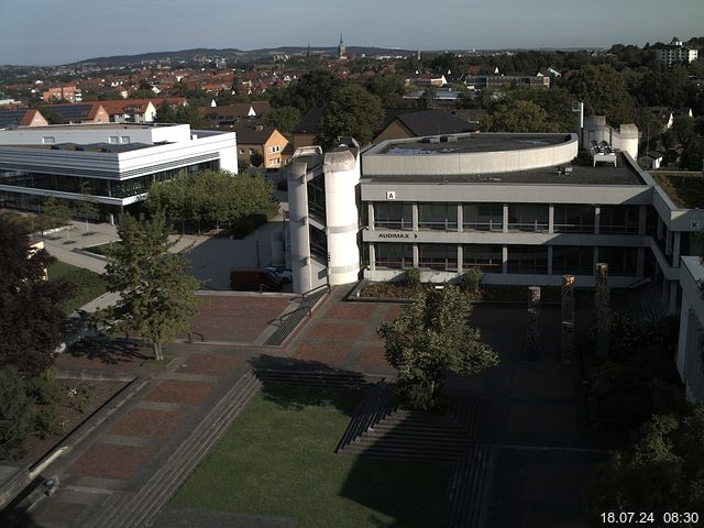 Foto der Webcam: Verwaltungsgebäude, Innenhof mit Audimax, Hörsaal-Gebäude 1