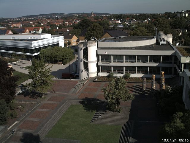 Foto der Webcam: Verwaltungsgebäude, Innenhof mit Audimax, Hörsaal-Gebäude 1