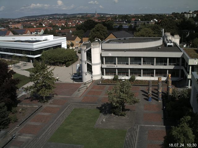 Foto der Webcam: Verwaltungsgebäude, Innenhof mit Audimax, Hörsaal-Gebäude 1