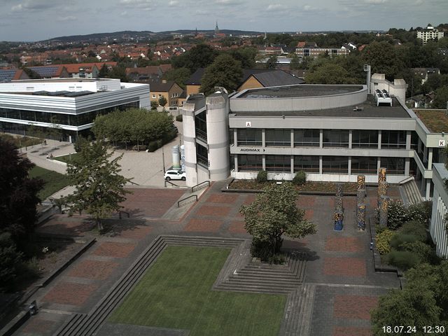 Foto der Webcam: Verwaltungsgebäude, Innenhof mit Audimax, Hörsaal-Gebäude 1