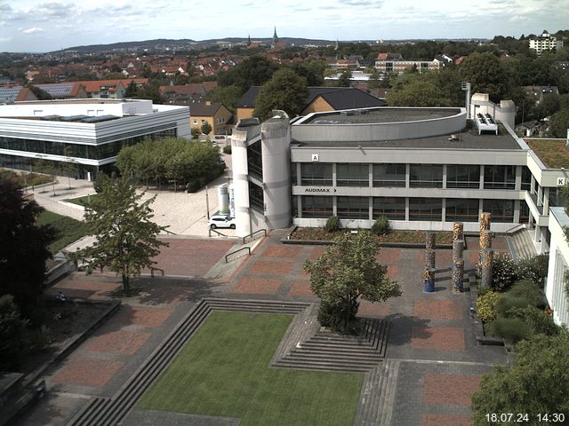 Foto der Webcam: Verwaltungsgebäude, Innenhof mit Audimax, Hörsaal-Gebäude 1