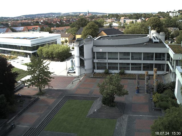 Foto der Webcam: Verwaltungsgebäude, Innenhof mit Audimax, Hörsaal-Gebäude 1