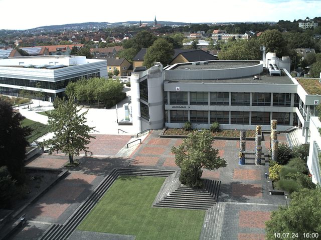 Foto der Webcam: Verwaltungsgebäude, Innenhof mit Audimax, Hörsaal-Gebäude 1