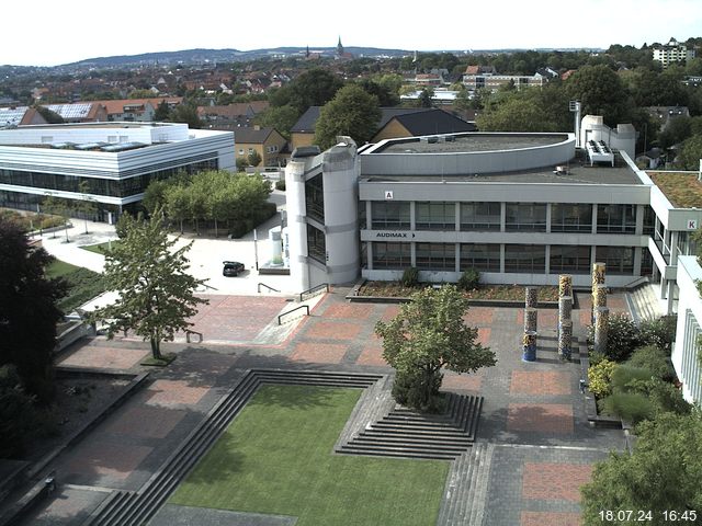 Foto der Webcam: Verwaltungsgebäude, Innenhof mit Audimax, Hörsaal-Gebäude 1