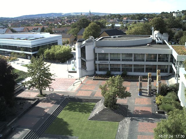 Foto der Webcam: Verwaltungsgebäude, Innenhof mit Audimax, Hörsaal-Gebäude 1