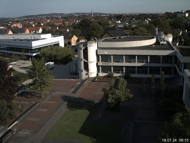 Foto der Webcam: Verwaltungsgebäude, Innenhof mit Audimax, Hörsaal-Gebäude 1