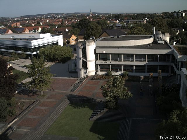 Foto der Webcam: Verwaltungsgebäude, Innenhof mit Audimax, Hörsaal-Gebäude 1