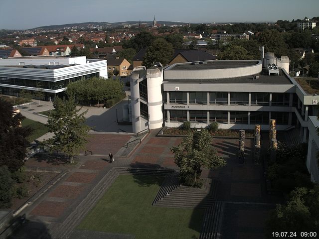 Foto der Webcam: Verwaltungsgebäude, Innenhof mit Audimax, Hörsaal-Gebäude 1