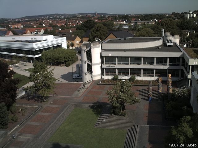 Foto der Webcam: Verwaltungsgebäude, Innenhof mit Audimax, Hörsaal-Gebäude 1