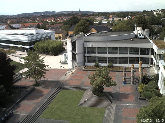 Foto der Webcam: Verwaltungsgebäude, Innenhof mit Audimax, Hörsaal-Gebäude 1