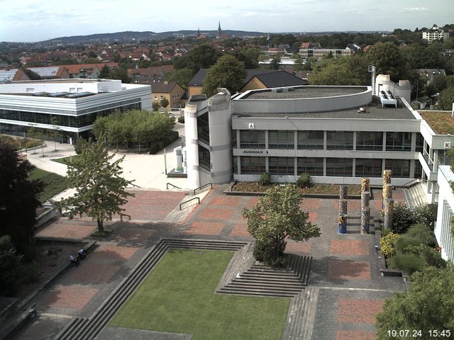 Foto der Webcam: Verwaltungsgebäude, Innenhof mit Audimax, Hörsaal-Gebäude 1