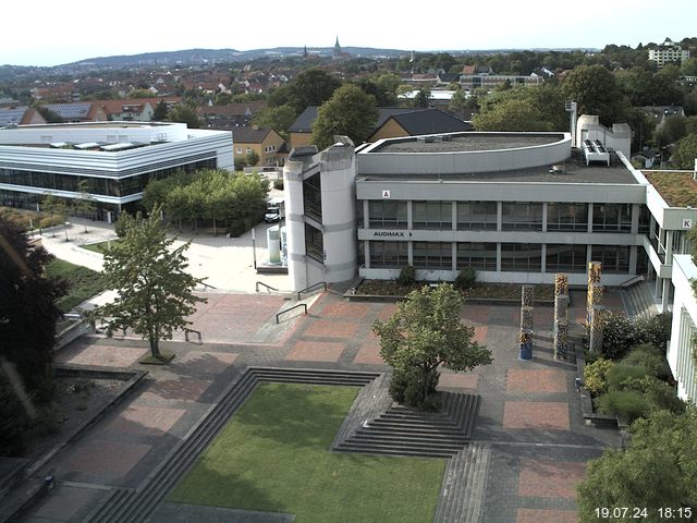 Foto der Webcam: Verwaltungsgebäude, Innenhof mit Audimax, Hörsaal-Gebäude 1