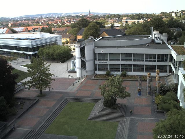 Foto der Webcam: Verwaltungsgebäude, Innenhof mit Audimax, Hörsaal-Gebäude 1