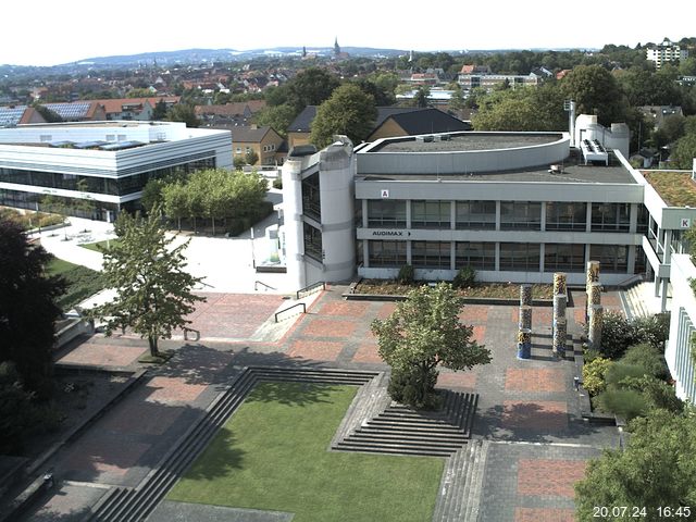 Foto der Webcam: Verwaltungsgebäude, Innenhof mit Audimax, Hörsaal-Gebäude 1