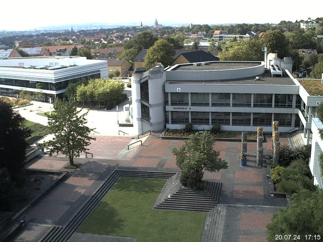 Foto der Webcam: Verwaltungsgebäude, Innenhof mit Audimax, Hörsaal-Gebäude 1