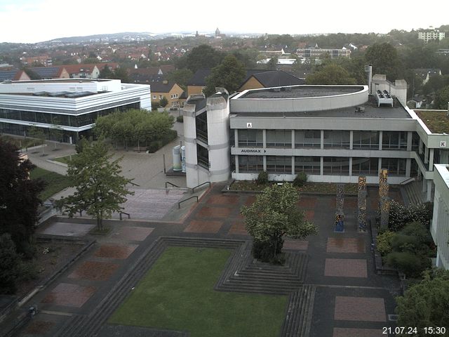 Foto der Webcam: Verwaltungsgebäude, Innenhof mit Audimax, Hörsaal-Gebäude 1