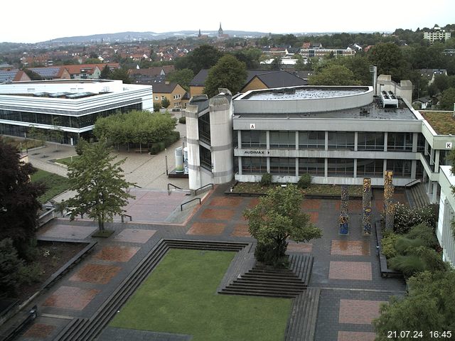 Foto der Webcam: Verwaltungsgebäude, Innenhof mit Audimax, Hörsaal-Gebäude 1