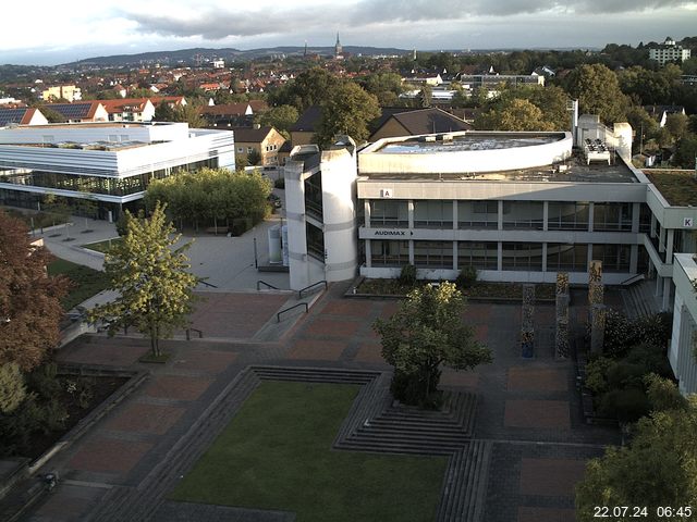 Foto der Webcam: Verwaltungsgebäude, Innenhof mit Audimax, Hörsaal-Gebäude 1