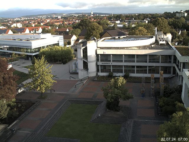 Foto der Webcam: Verwaltungsgebäude, Innenhof mit Audimax, Hörsaal-Gebäude 1