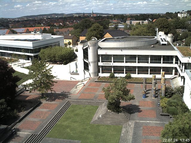 Foto der Webcam: Verwaltungsgebäude, Innenhof mit Audimax, Hörsaal-Gebäude 1