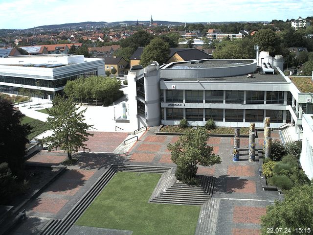 Foto der Webcam: Verwaltungsgebäude, Innenhof mit Audimax, Hörsaal-Gebäude 1