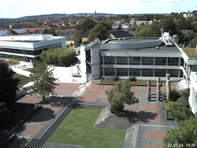 Foto der Webcam: Verwaltungsgebäude, Innenhof mit Audimax, Hörsaal-Gebäude 1